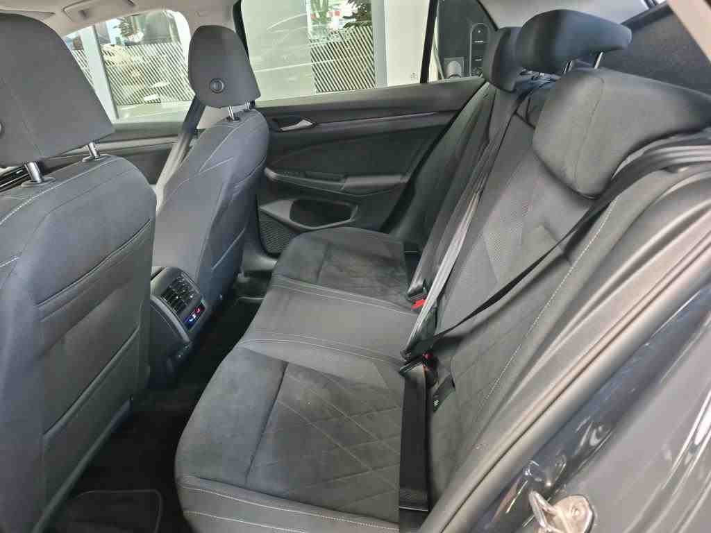 Volkswagen Golf 2024 г. Серый, пробег 23500 км