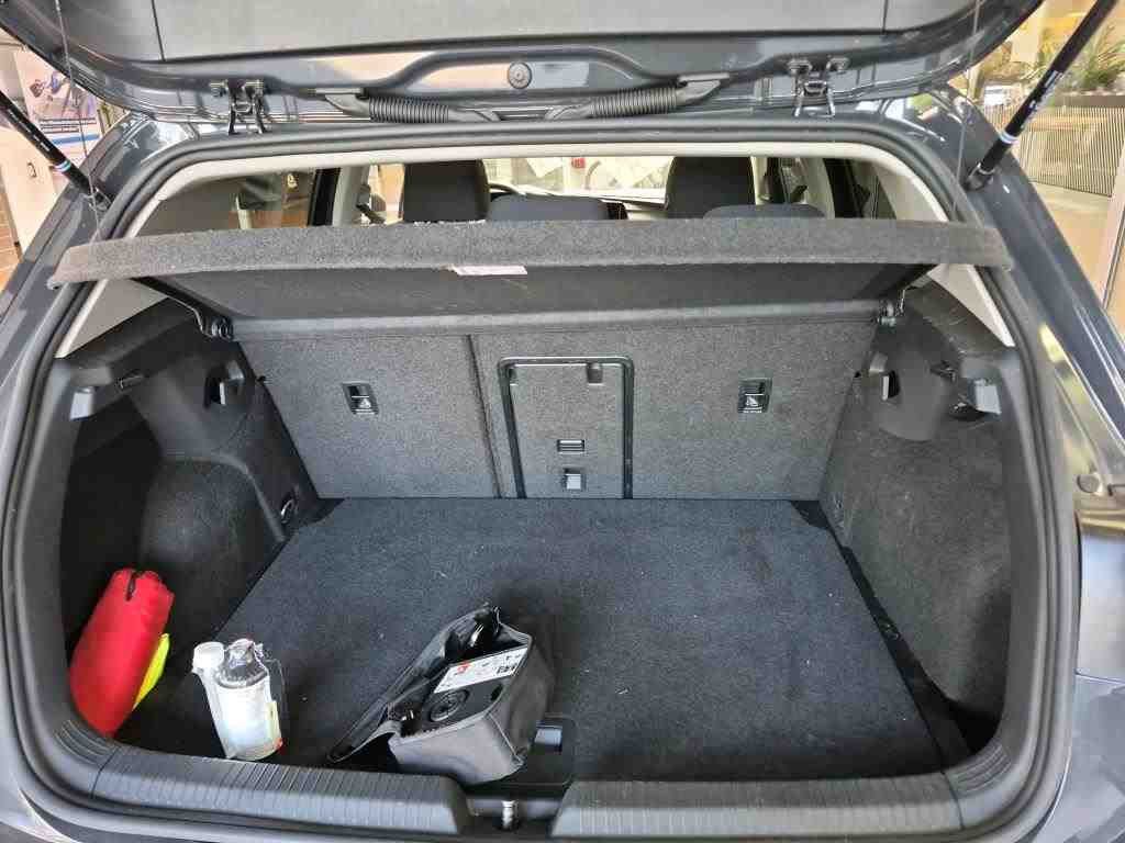 Volkswagen Golf 2024 г. Серый, пробег 23500 км