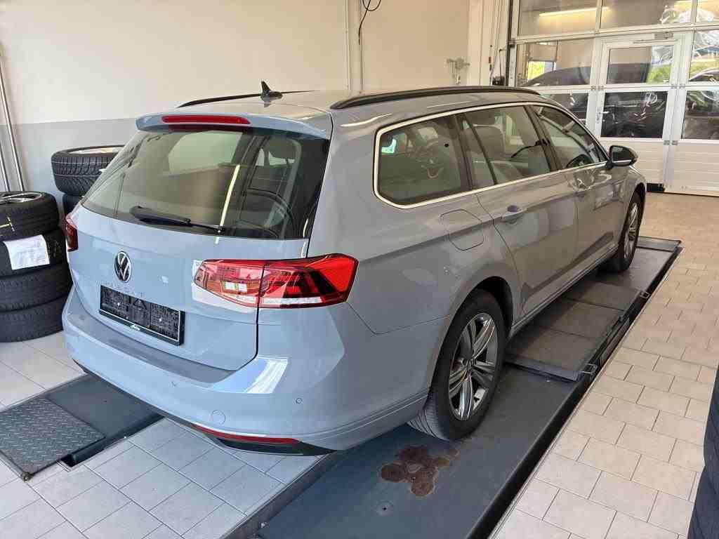 Volkswagen PASSAT VARIANT 2023 г. Серый, пробег 27500 км