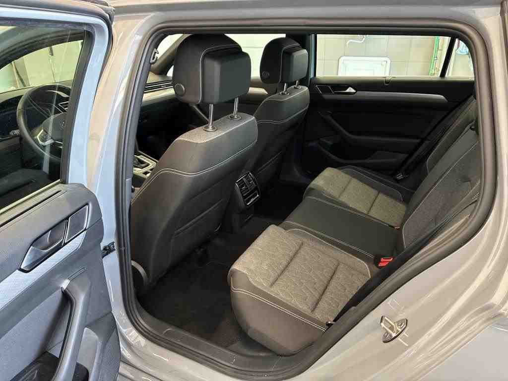 Volkswagen PASSAT VARIANT 2023 г. Серый, пробег 27500 км