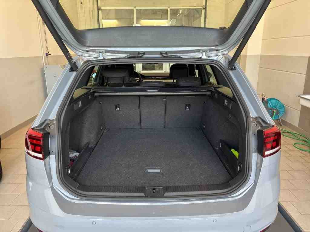 Volkswagen PASSAT VARIANT 2023 г. Серый, пробег 27500 км