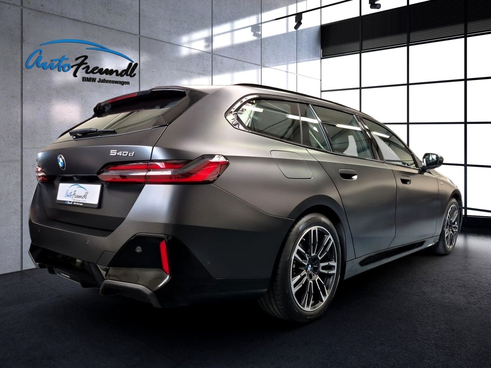 BMW 540 2025 г. Серый, пробег 38900 км