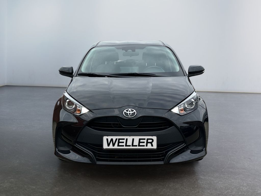 Toyota Yaris 2023 г. Чёрный, пробег 28998 км
