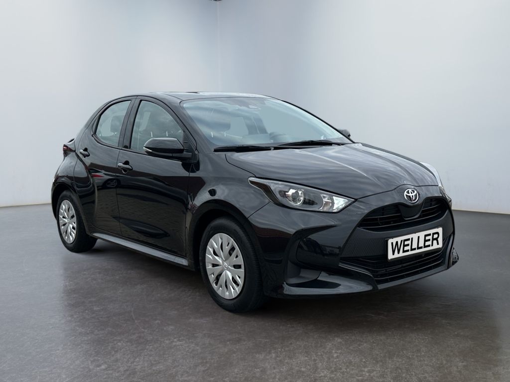 Toyota Yaris 2023 г. Чёрный, пробег 28998 км
