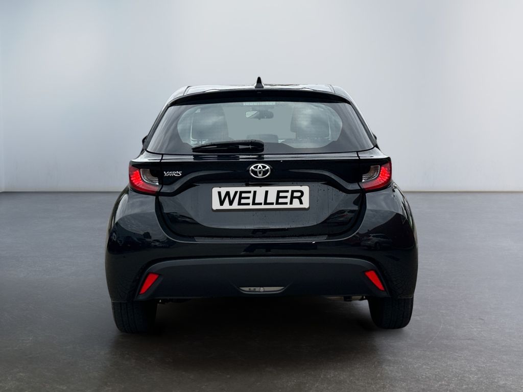 Toyota Yaris 2023 г. Чёрный, пробег 28998 км