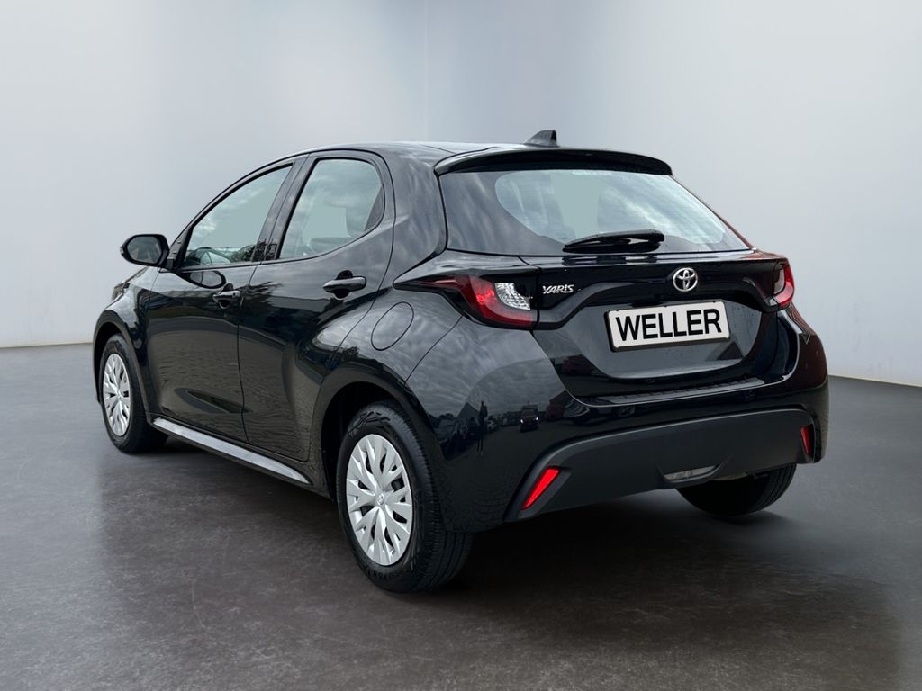 Toyota Yaris 2023 г. Чёрный, пробег 28998 км
