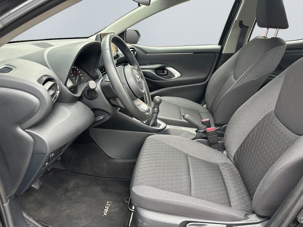 Toyota Yaris 2023 г. Чёрный, пробег 28998 км