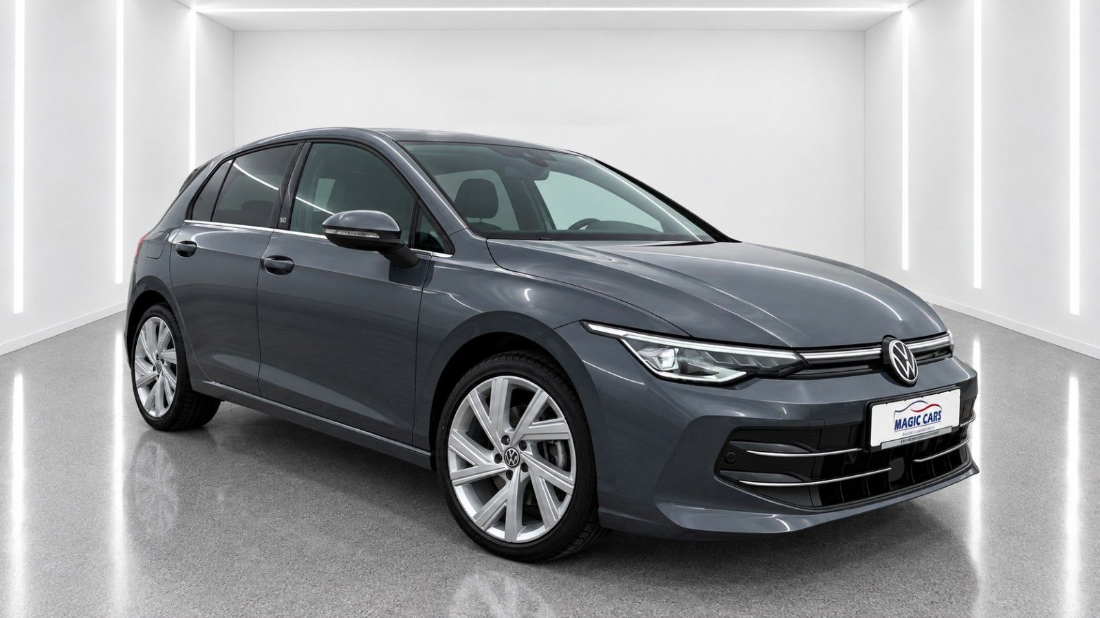 Volkswagen Golf 2024 г. Серый, пробег 36000 км