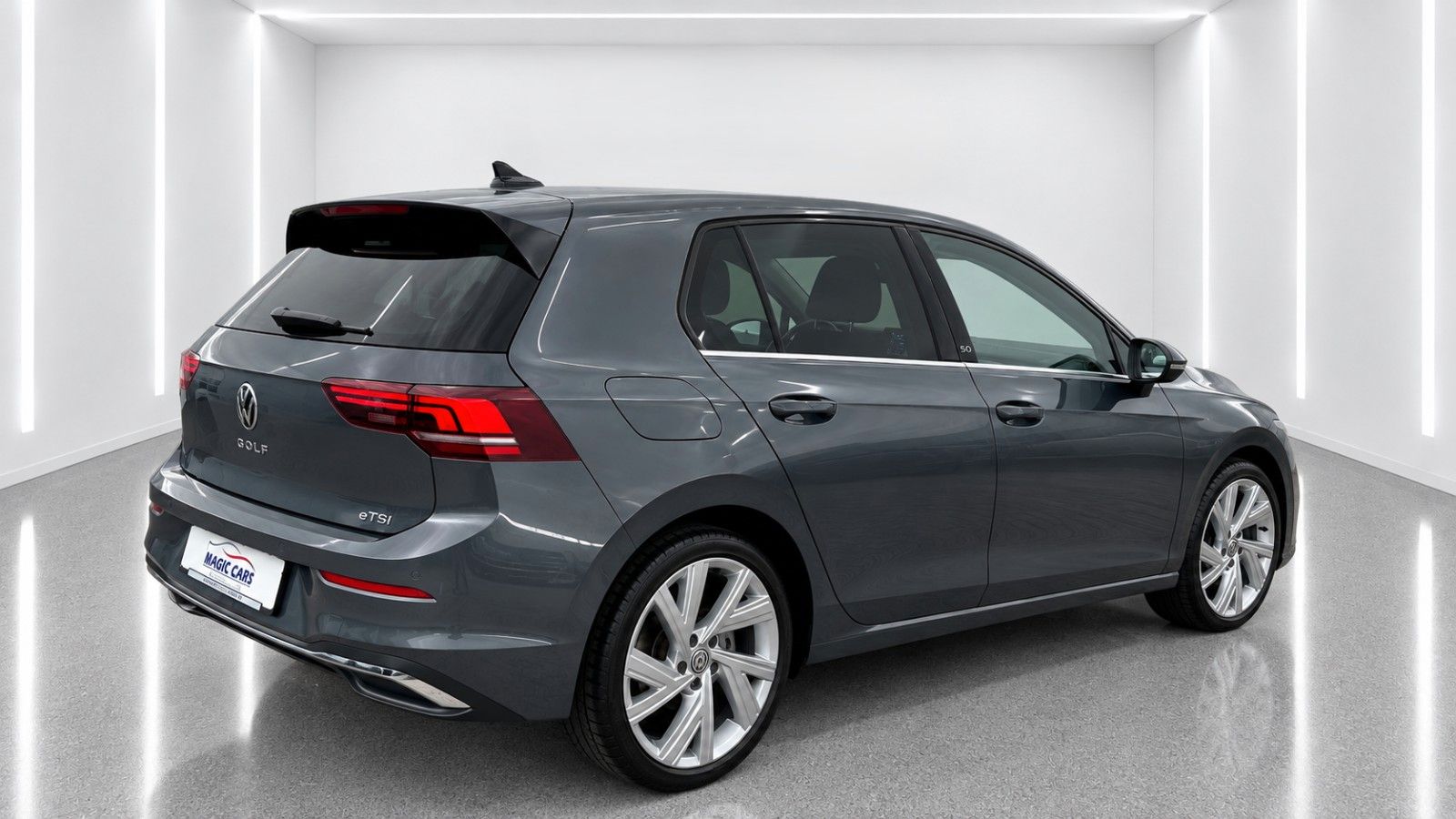 Volkswagen Golf 2024 г. Серый, пробег 36000 км