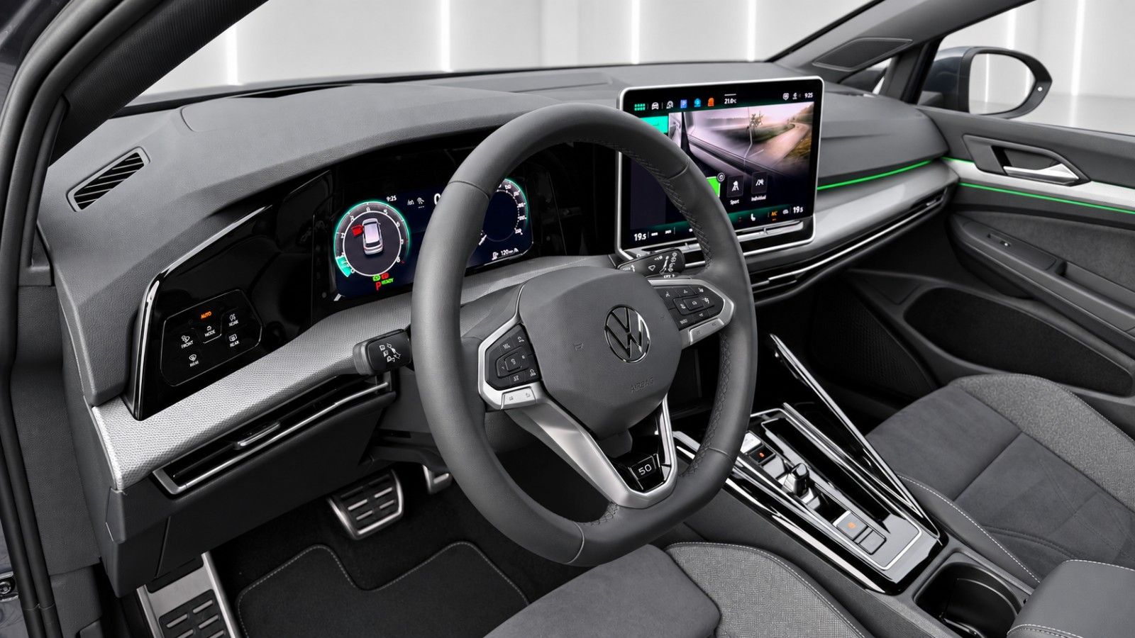 Volkswagen Golf 2024 г. Серый, пробег 36000 км