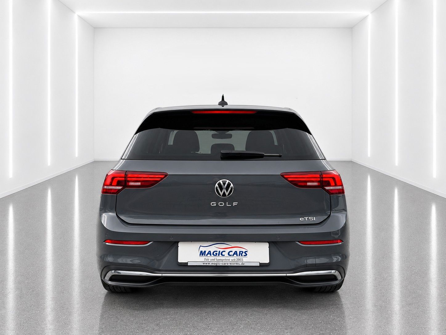 Volkswagen Golf 2024 г. Серый, пробег 36000 км