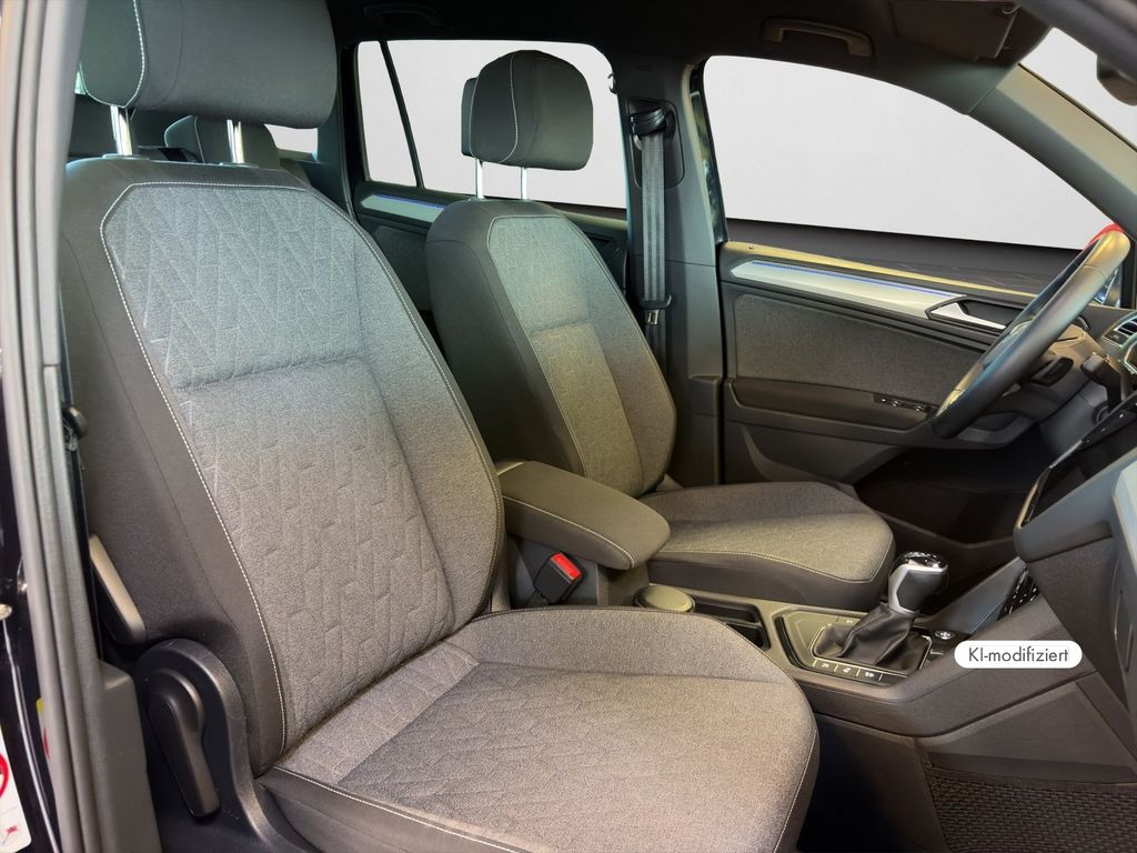 Volkswagen Tiguan 2023 г. Чёрный, пробег 57661 км