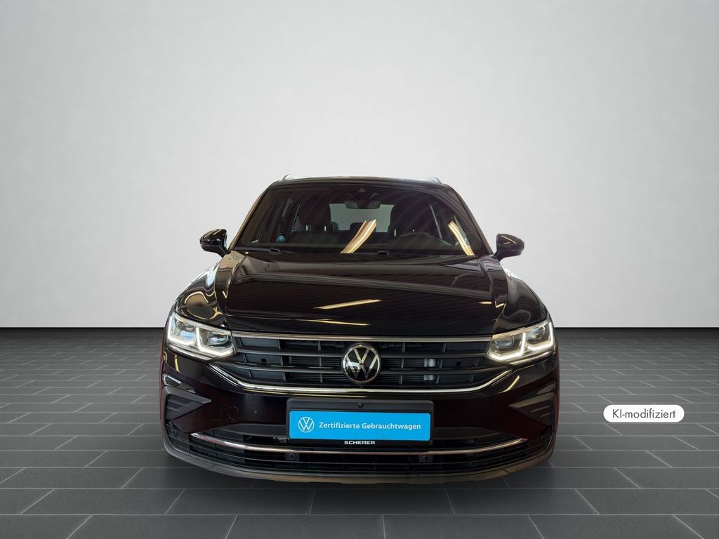Volkswagen Tiguan 2023 г. Чёрный, пробег 57661 км