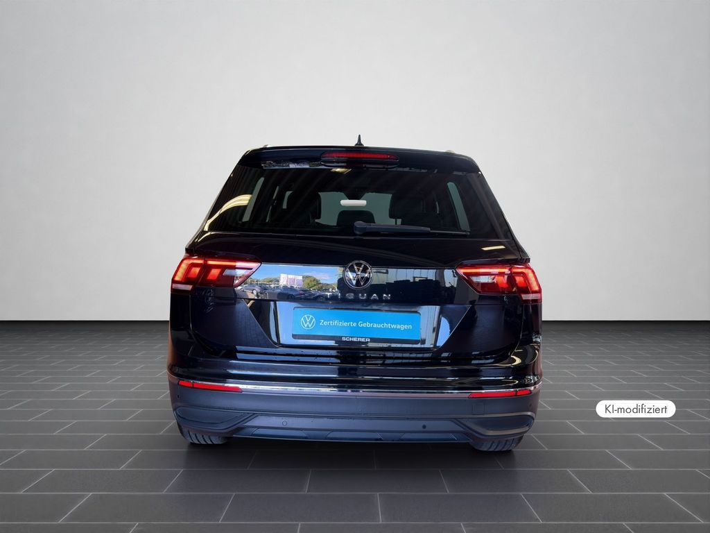 Volkswagen Tiguan 2023 г. Чёрный, пробег 57661 км