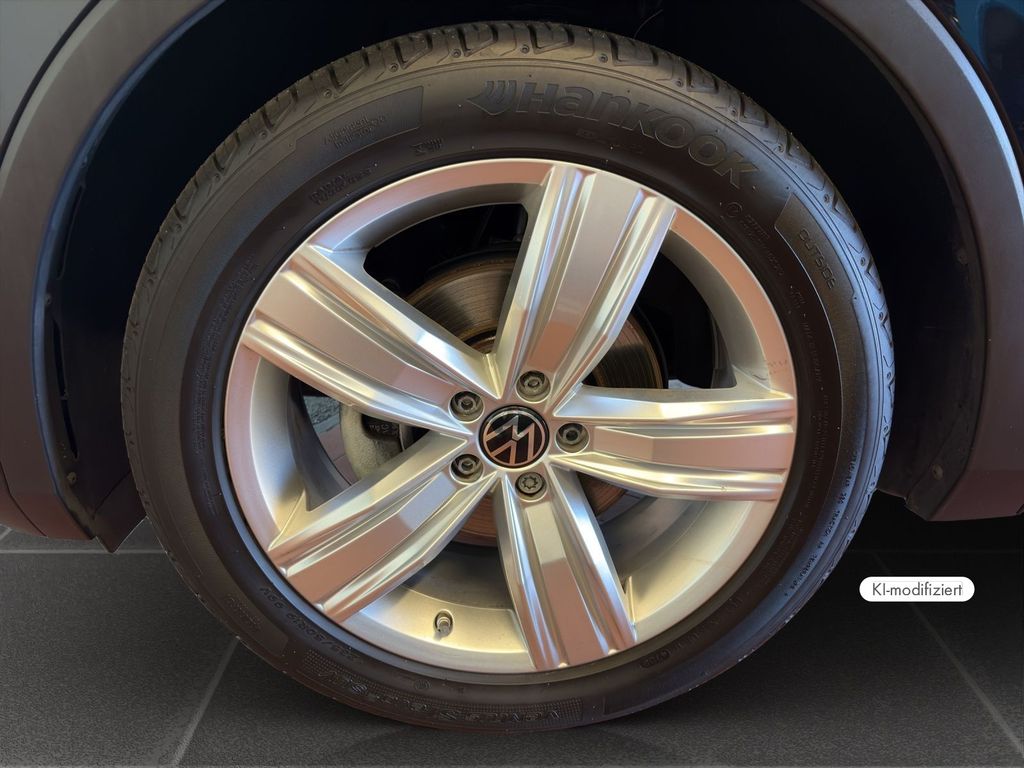 Volkswagen Tiguan 2023 г. Чёрный, пробег 57661 км