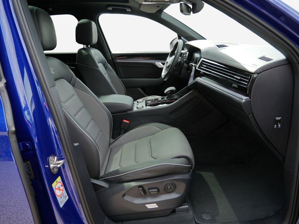 Volkswagen Touareg 2025 г. Синий, пробег 8450 км