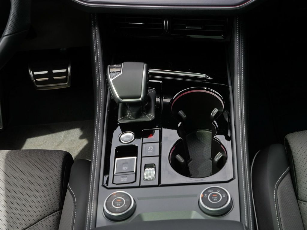 Volkswagen Touareg 2025 г. Синий, пробег 8450 км