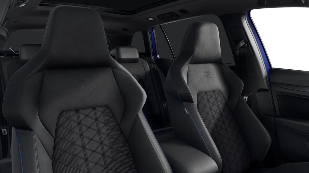 Volkswagen Golf 2025 г. Синий, пробег 22900 км
