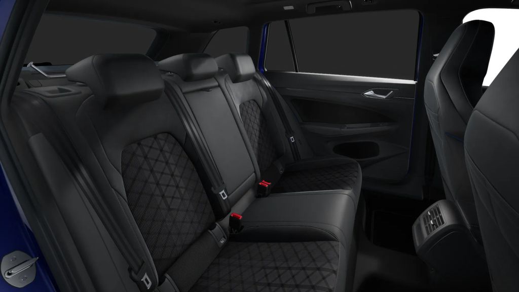 Volkswagen Golf 2025 г. Синий, пробег 22900 км