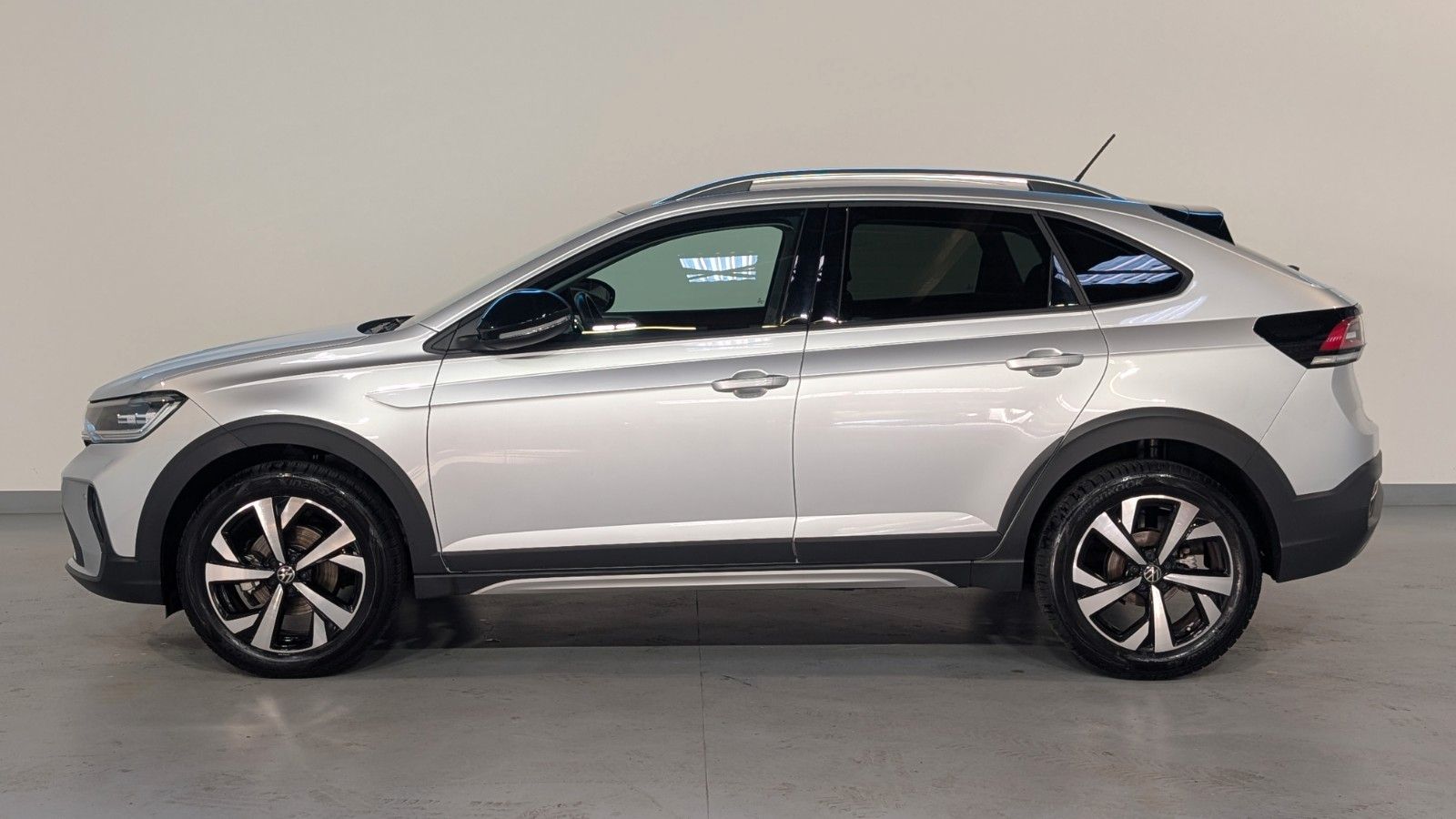 Volkswagen Taigo 2022 г. Серебристый, пробег 20199 км