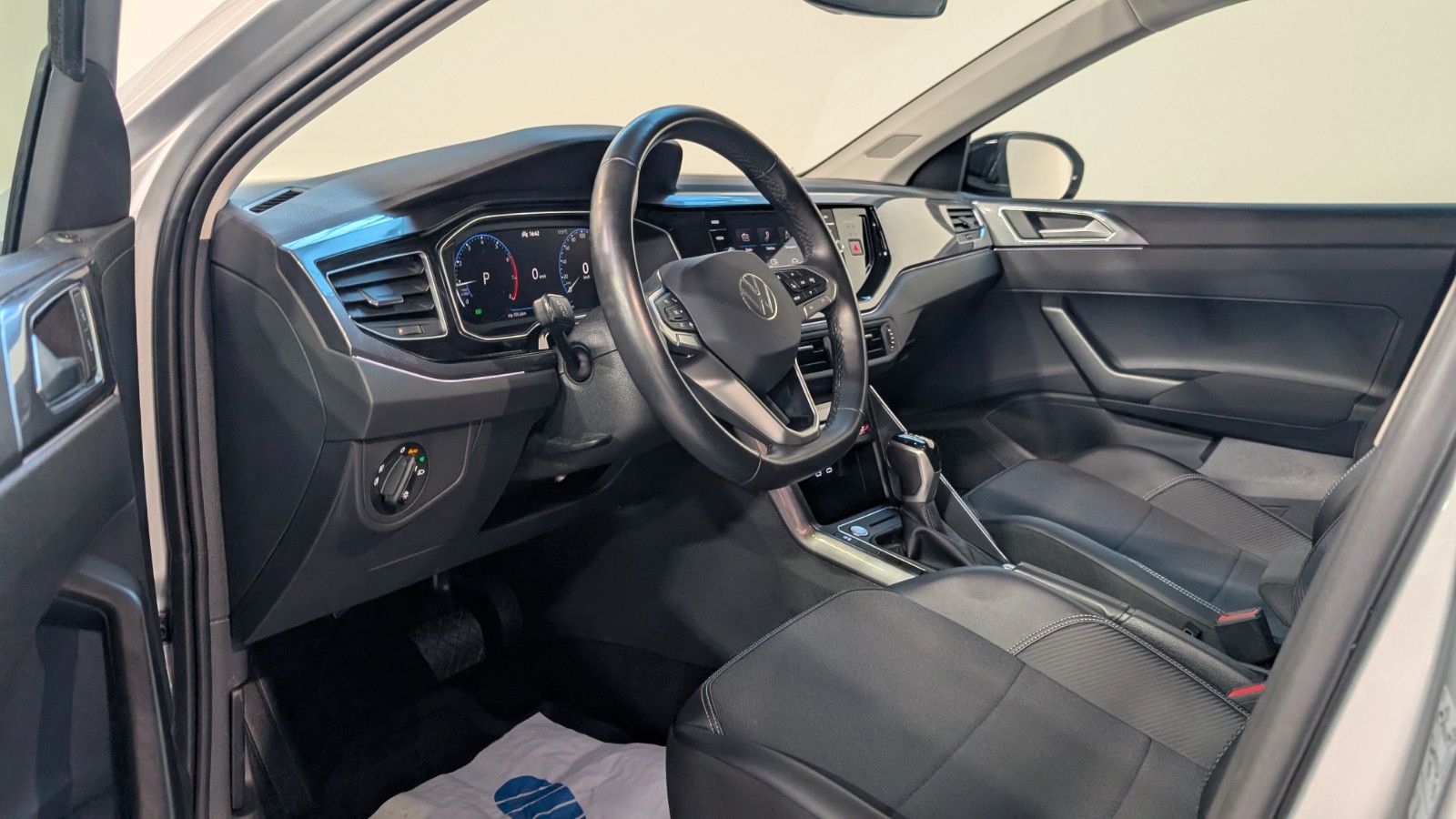 Volkswagen Taigo 2022 г. Серебристый, пробег 20199 км