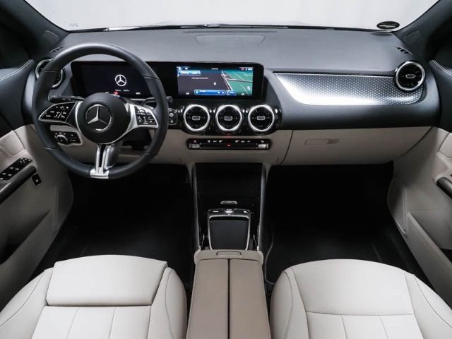 Mercedes-Benz GLA 220 2025 г. Чёрный, пробег 11000 км