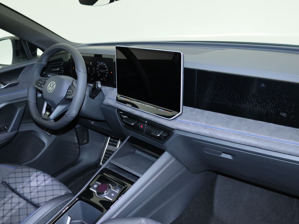Volkswagen Tiguan 2026 г. Белый, пробег 15 км