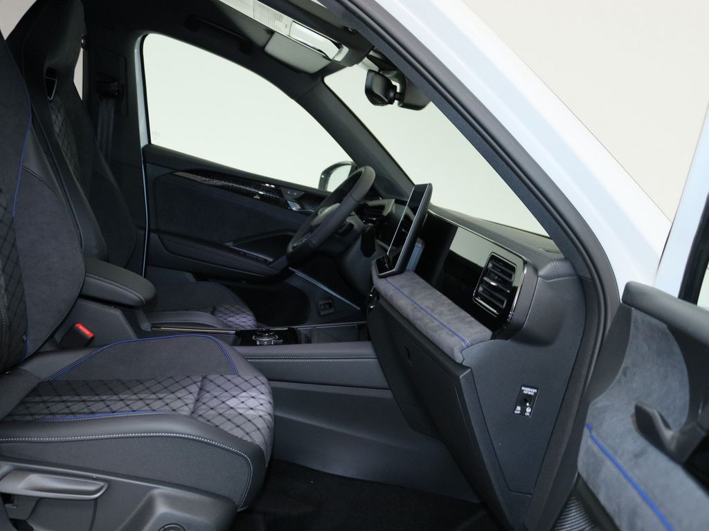 Volkswagen Tiguan 2026 г. Белый, пробег 15 км