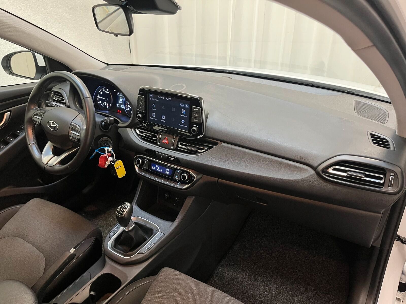 Hyundai i30 2022 г. Белый, пробег 39330 км