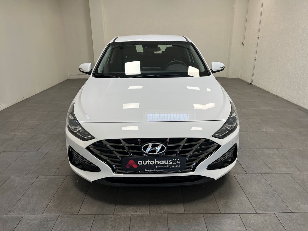 Hyundai i30 2022 г. Белый, пробег 39330 км