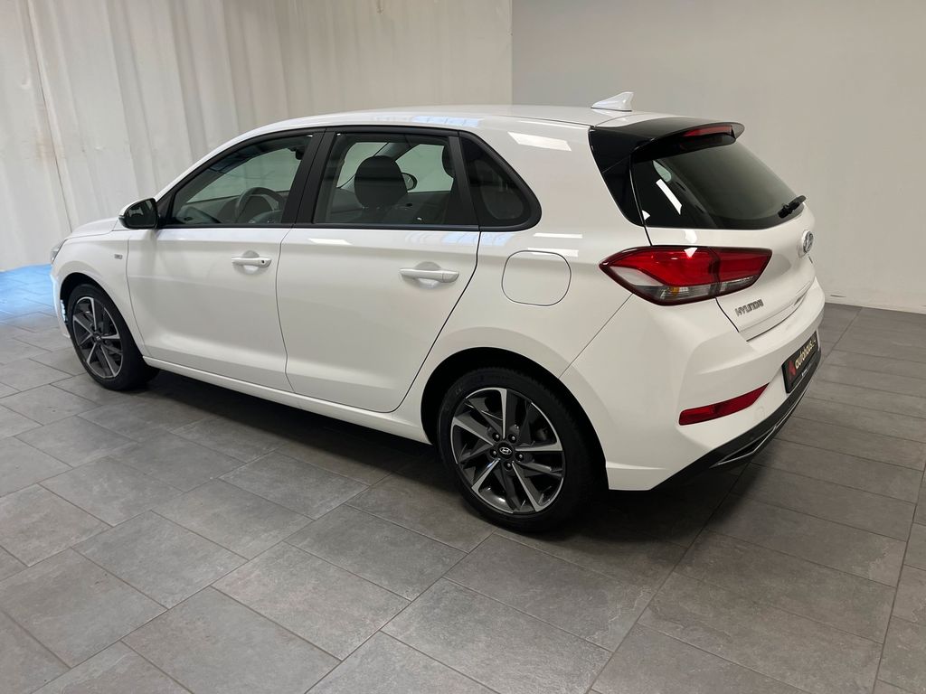 Hyundai i30 2022 г. Белый, пробег 39330 км