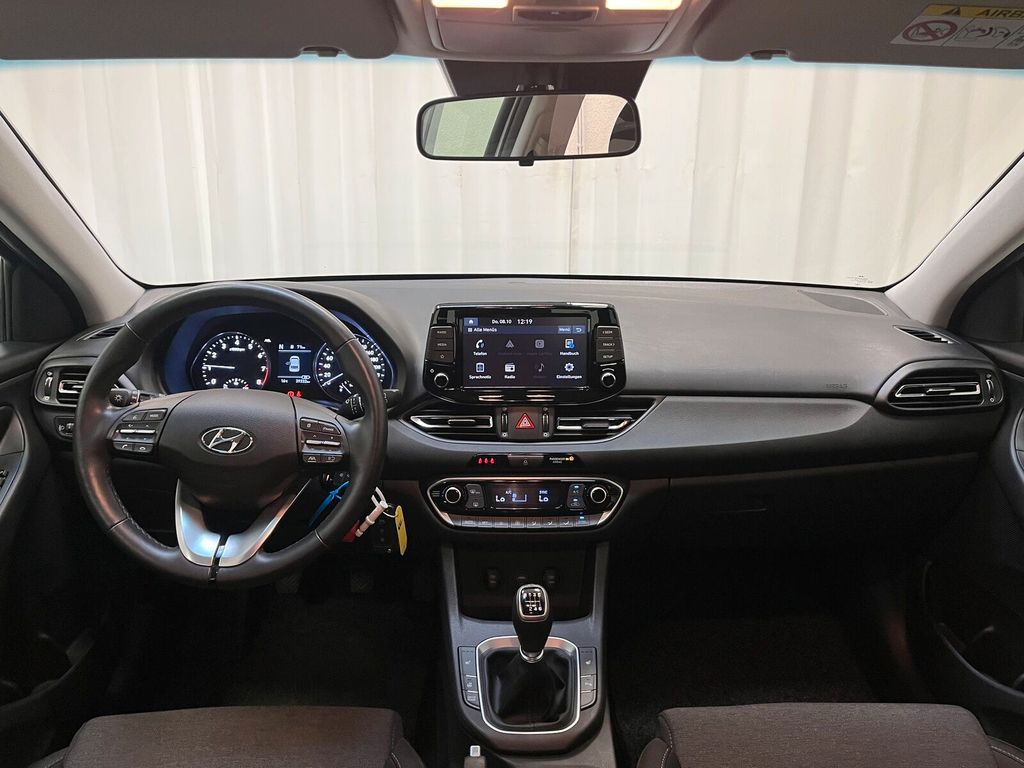 Hyundai i30 2022 г. Белый, пробег 39330 км