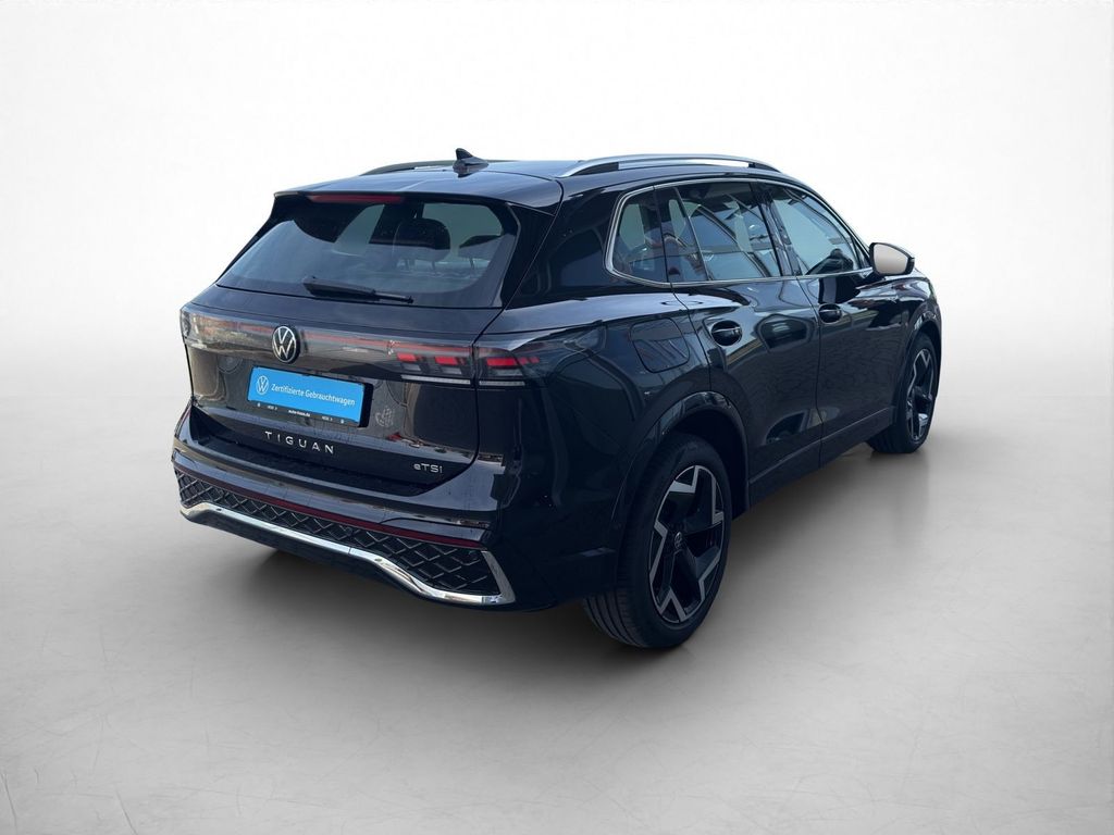 Volkswagen Tiguan 2024 г. Чёрный, пробег 32450 км