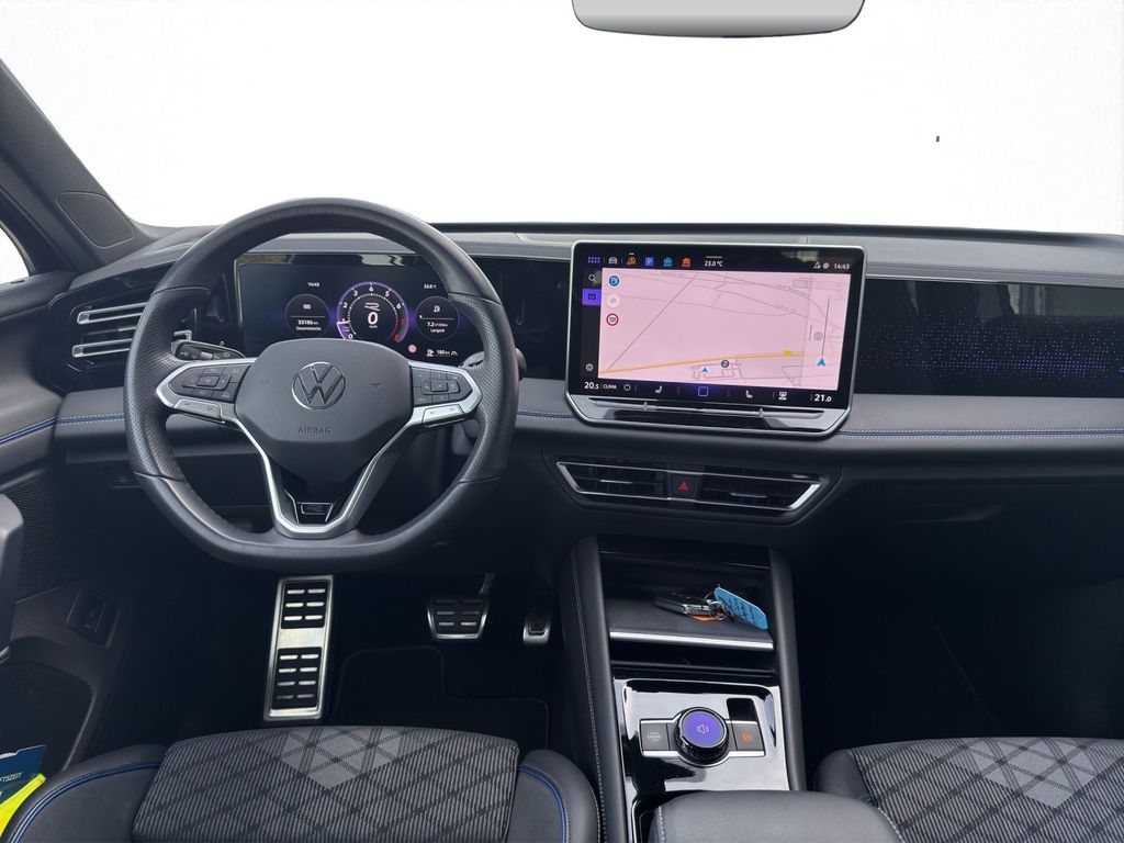 Volkswagen Tiguan 2024 г. Чёрный, пробег 32450 км
