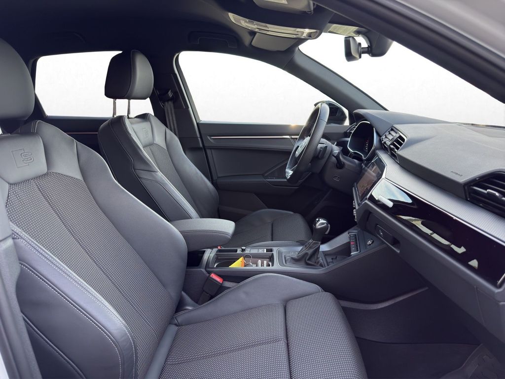 Audi Q3 2024 г. Белый, пробег 32900 км