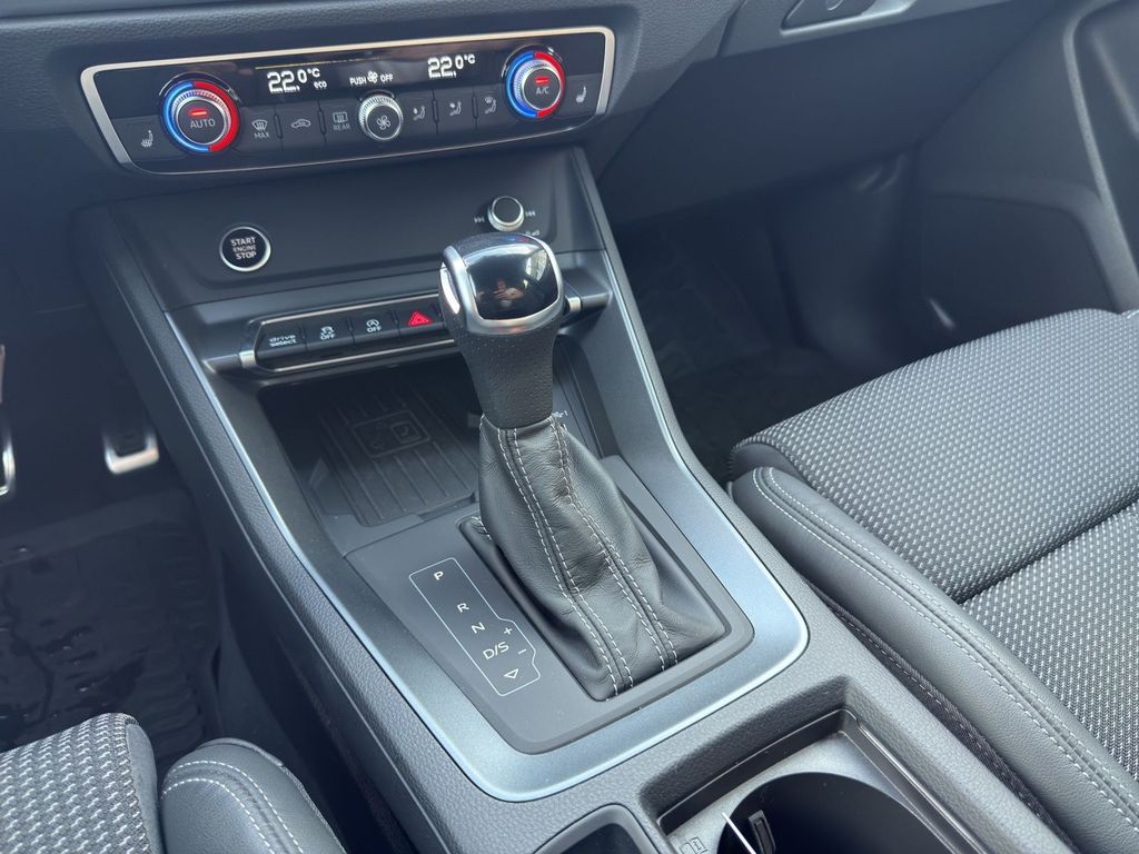 Audi Q3 2024 г. Белый, пробег 32900 км