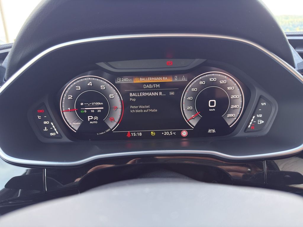 Audi Q3 2024 г. Белый, пробег 32900 км