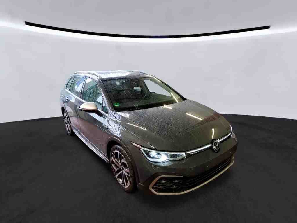 Volkswagen Golf 2024 г. Серый, пробег 32300 км