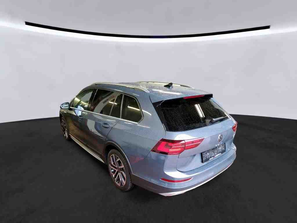 Volkswagen Golf 2024 г. Серый, пробег 32300 км