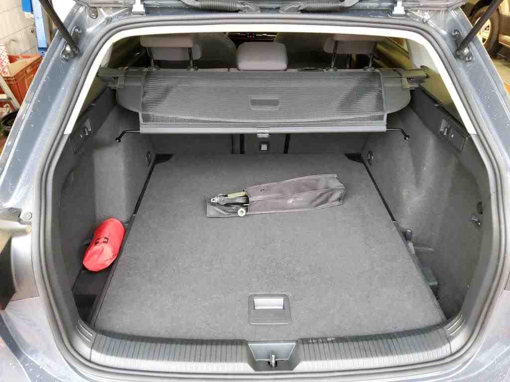 Volkswagen Golf 2024 г. Серый, пробег 32300 км