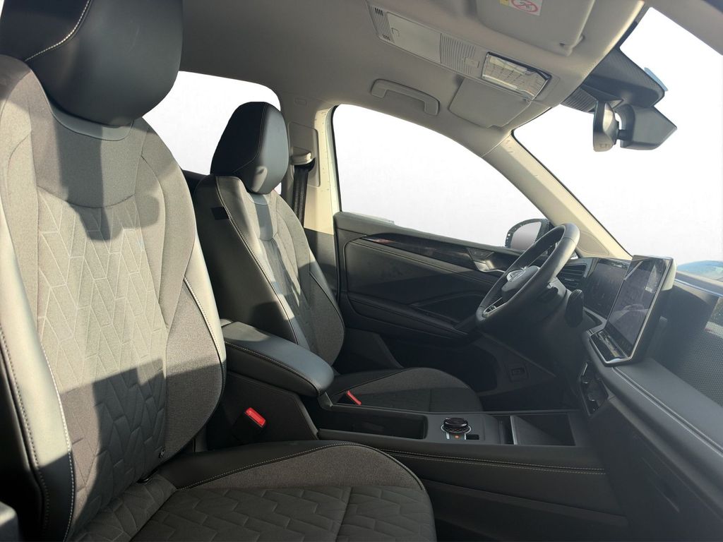 Volkswagen Tiguan 2026 г. Белый, пробег 26400 км