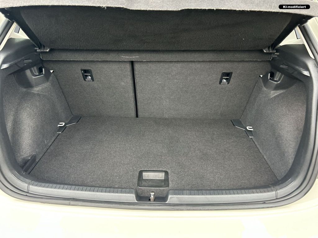 Volkswagen Polo 2023 г. Серый, пробег 57680 км