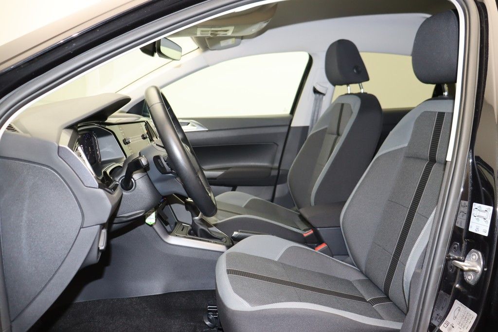 Volkswagen Polo 2023 г. Чёрный, пробег 42090 км