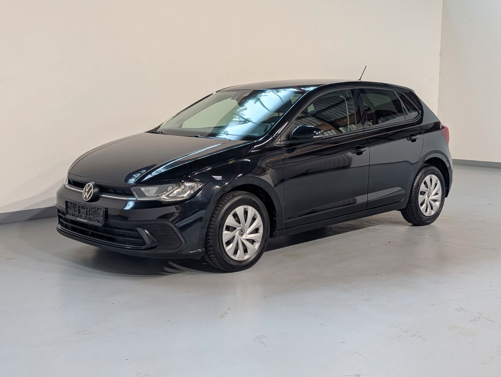 Volkswagen Polo 2023 г. Чёрный, пробег 46099 км