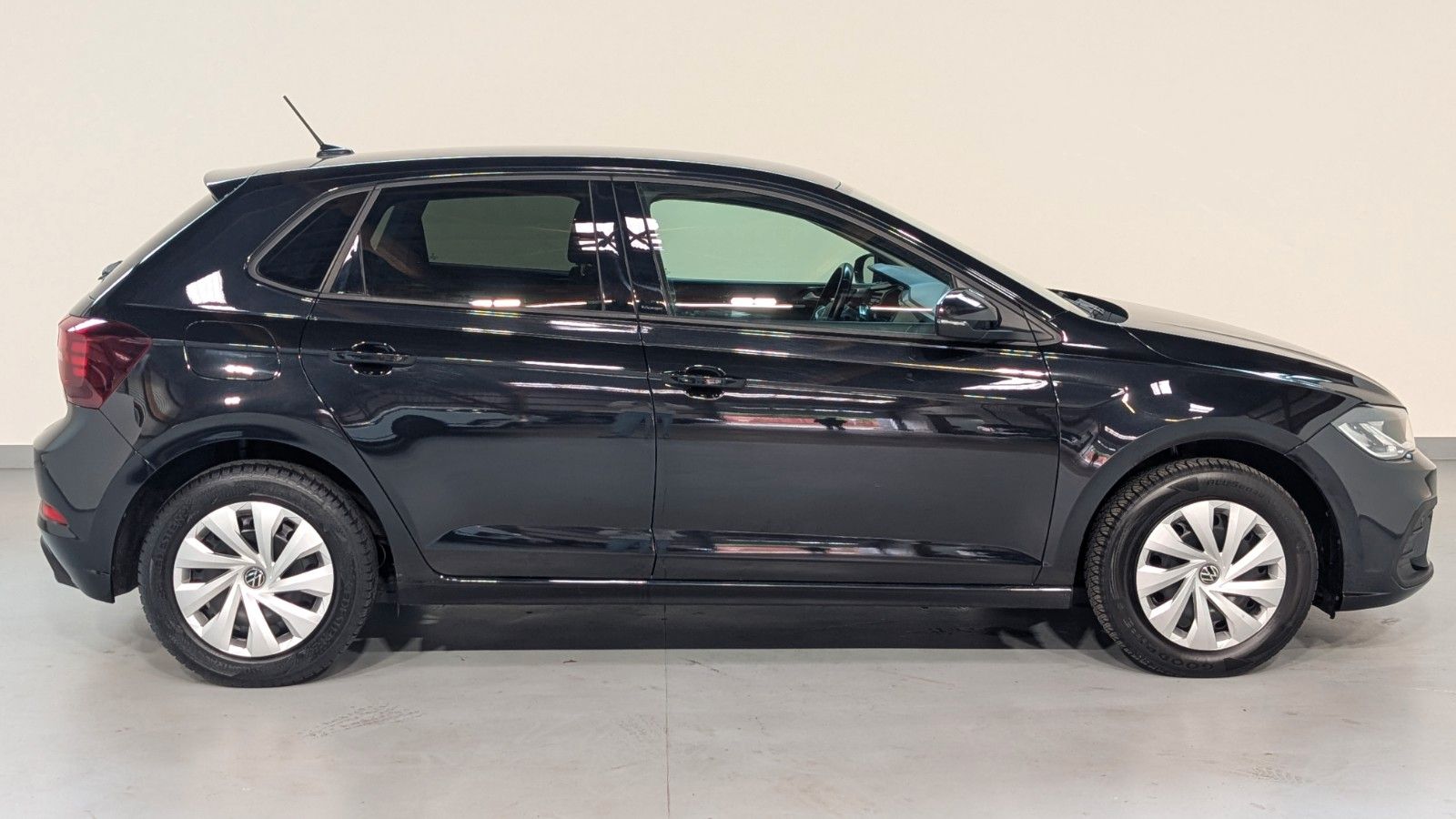 Volkswagen Polo 2023 г. Чёрный, пробег 46099 км