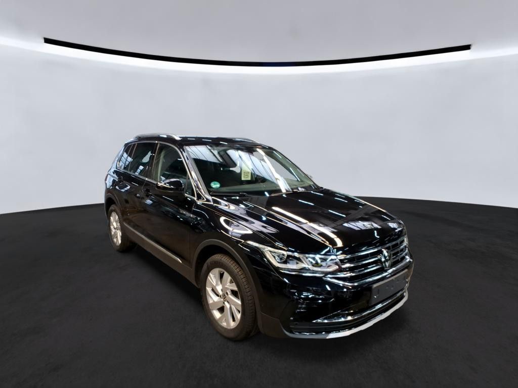Volkswagen Tiguan 2023 г. Чёрный, пробег 44584 км