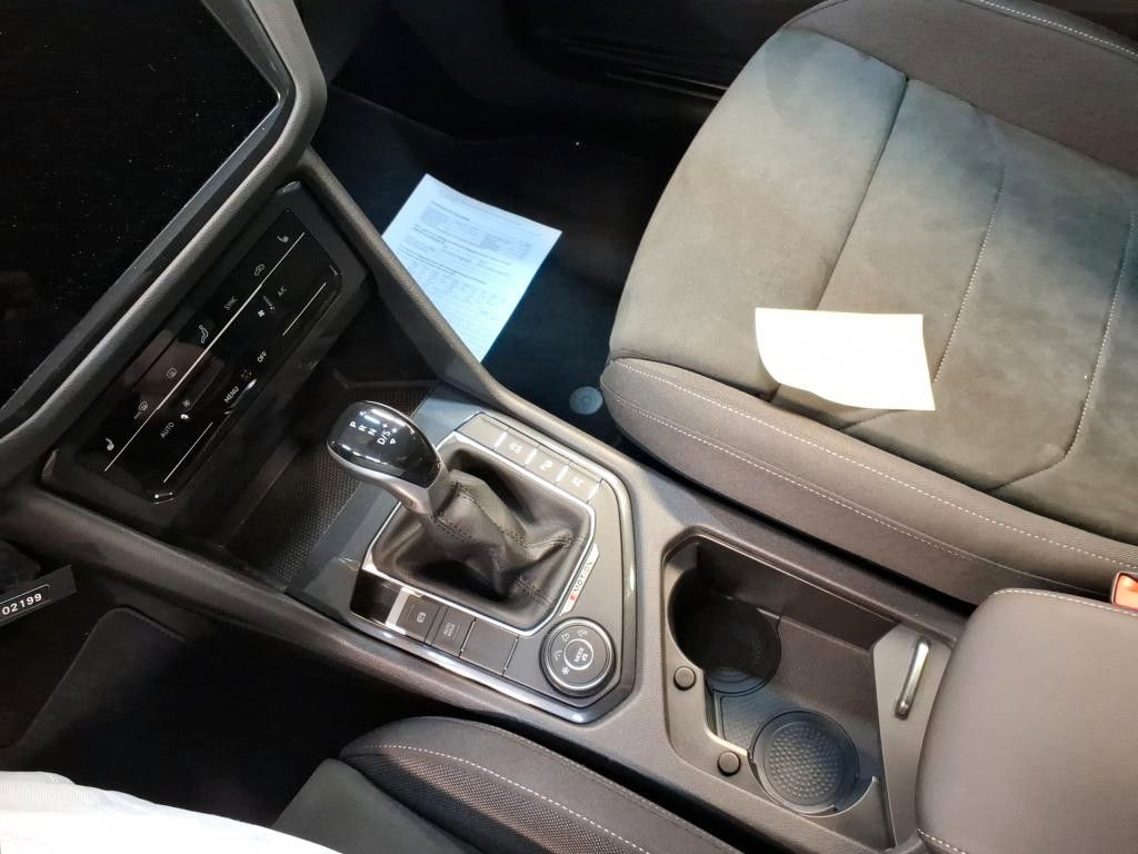 Volkswagen Tiguan 2023 г. Чёрный, пробег 44584 км