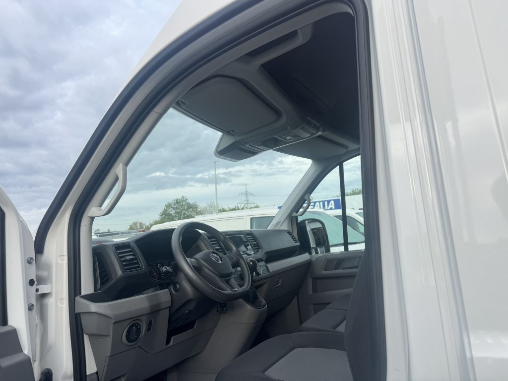 Volkswagen CRAFTER 2022 г. Белый, пробег 58000 км