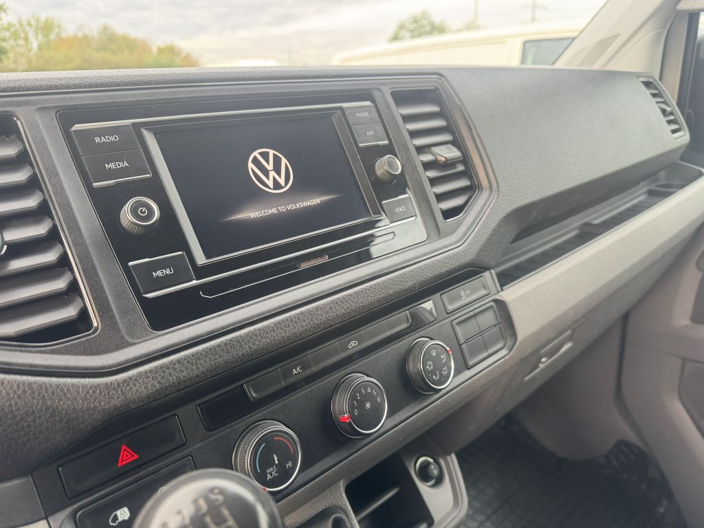 Volkswagen CRAFTER 2022 г. Белый, пробег 58000 км