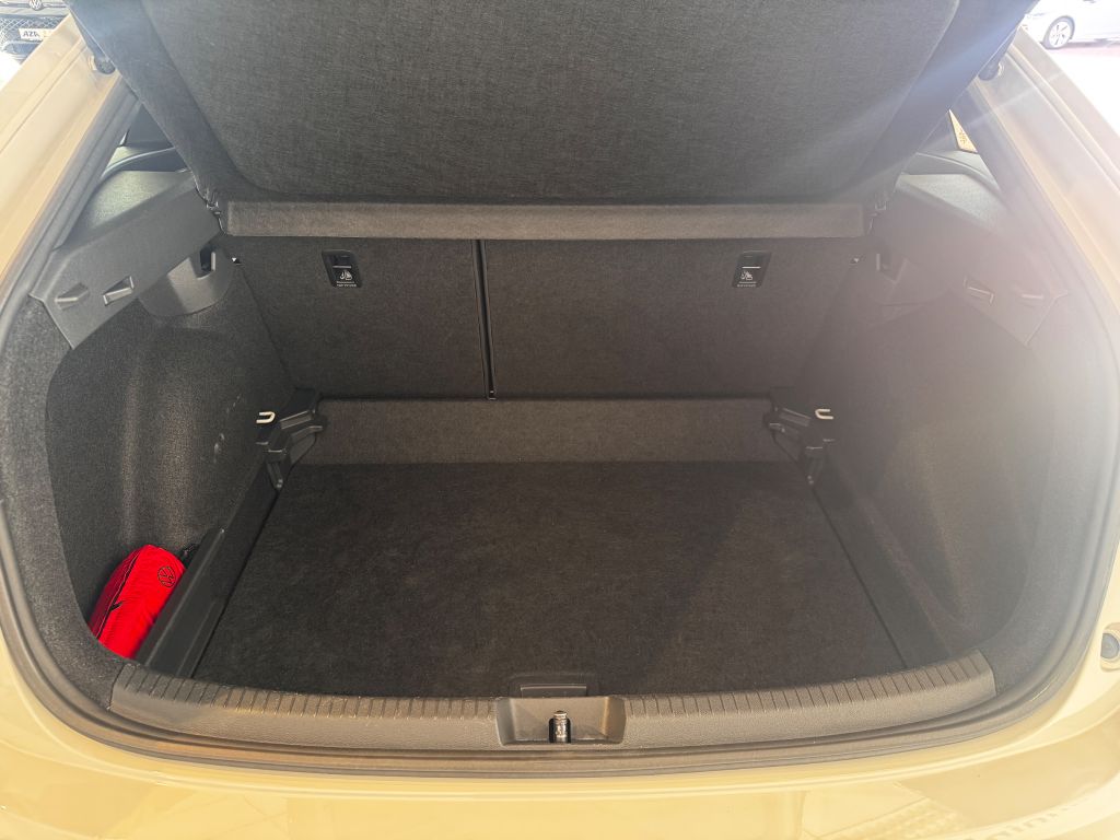 Volkswagen Taigo 2024 г. Серый, пробег 49820 км